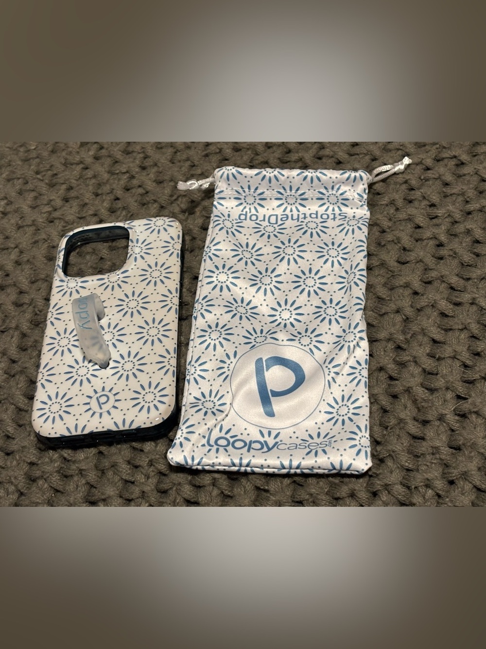 Loopy iPhone 15 pro Case Talavera